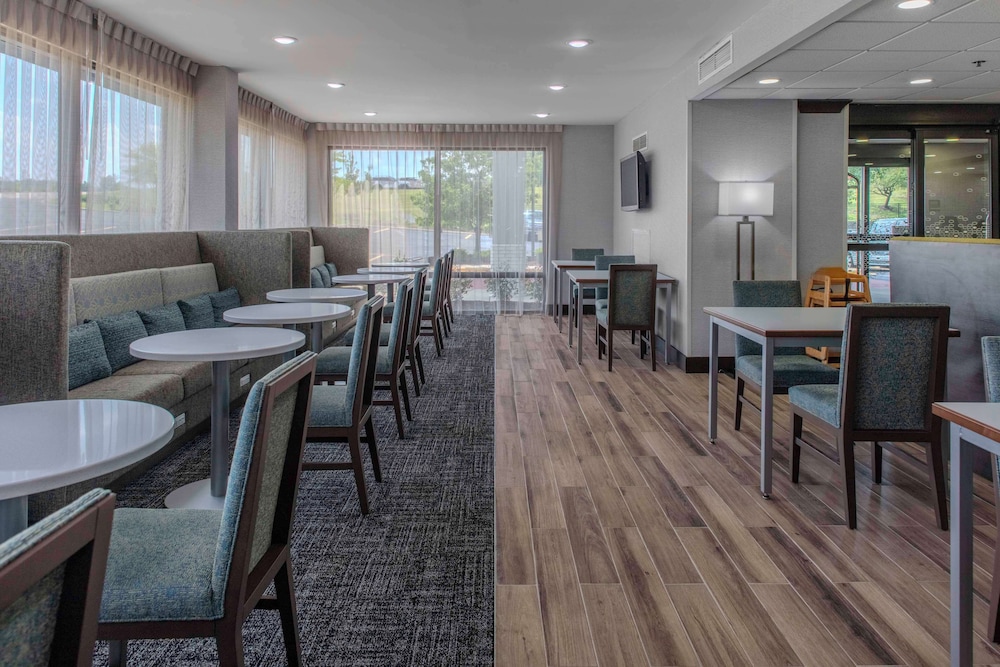 Hampton Inn Detroit/Northville — Restaurant & bars in Northville, Michigan