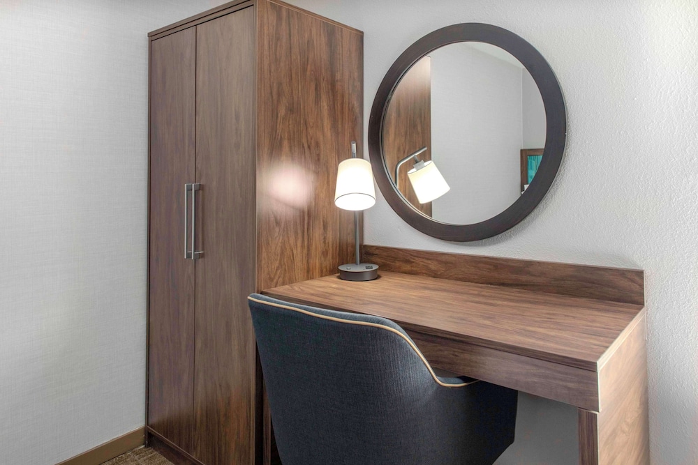 Hampton Inn Detroit/Northville — Hotel rooms in Northville, Michigan