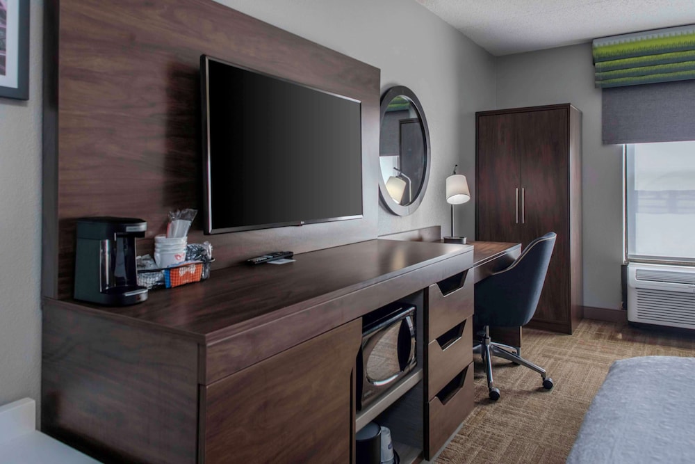 Hampton Inn Detroit/Northville — Hotel rooms in Northville, Michigan