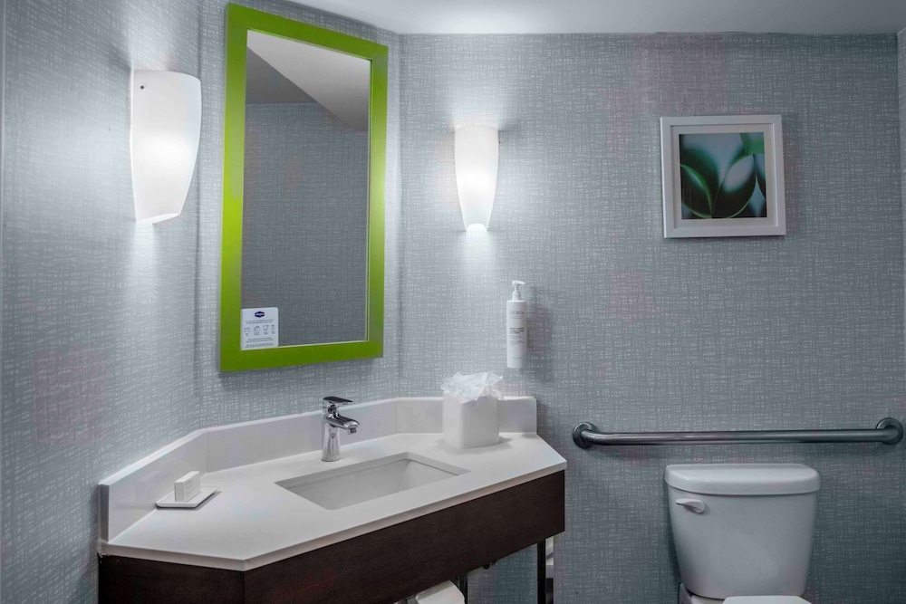Hampton Inn Detroit/Northville — Hotel rooms in Northville, Michigan