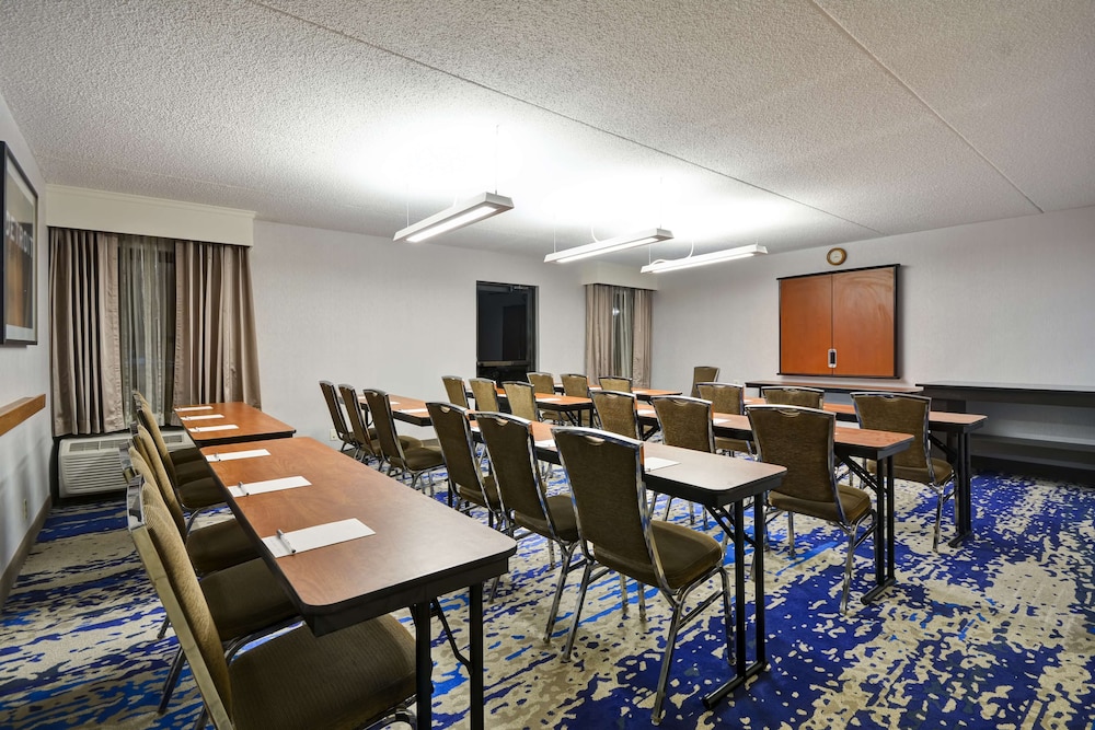 Hampton Inn Detroit/Northville — Hotel building in Northville, Michigan