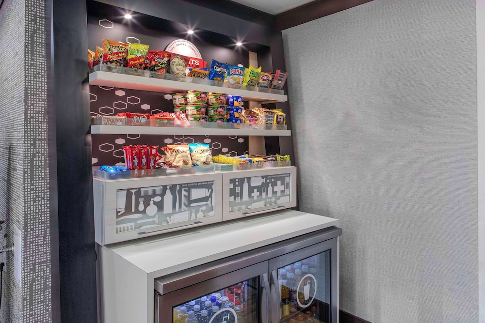 Hampton Inn Detroit/Northville — Restaurant & bars in Northville, Michigan