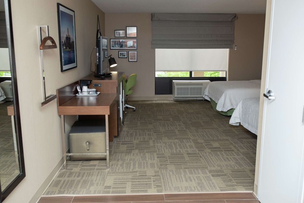 Hampton Inn Commerce Novi — Hotel rooms in Commerce Township, Michigan