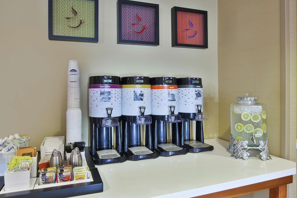 Hampton Inn Commerce Novi — Restaurant & bars in Commerce Township, Michigan