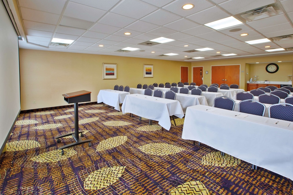 Hampton Inn Commerce Novi — Hotel building in Commerce Township, Michigan