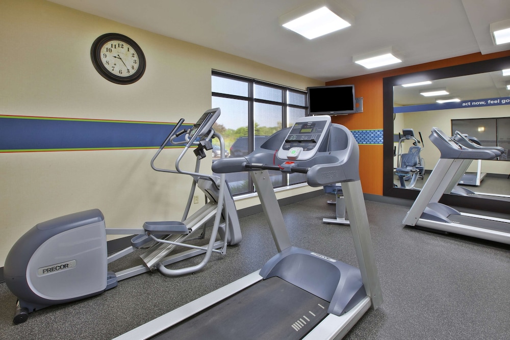 Hampton Inn Commerce Novi — Sports & recreation in Commerce Township, Michigan