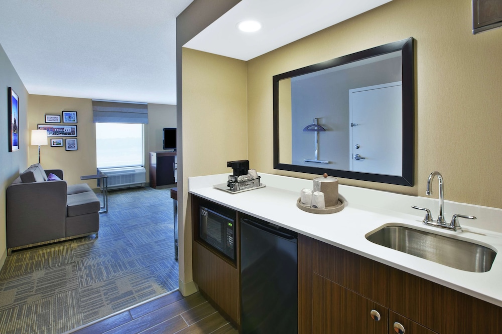 Hampton Inn Commerce Novi — Hotel rooms in Commerce Township, Michigan