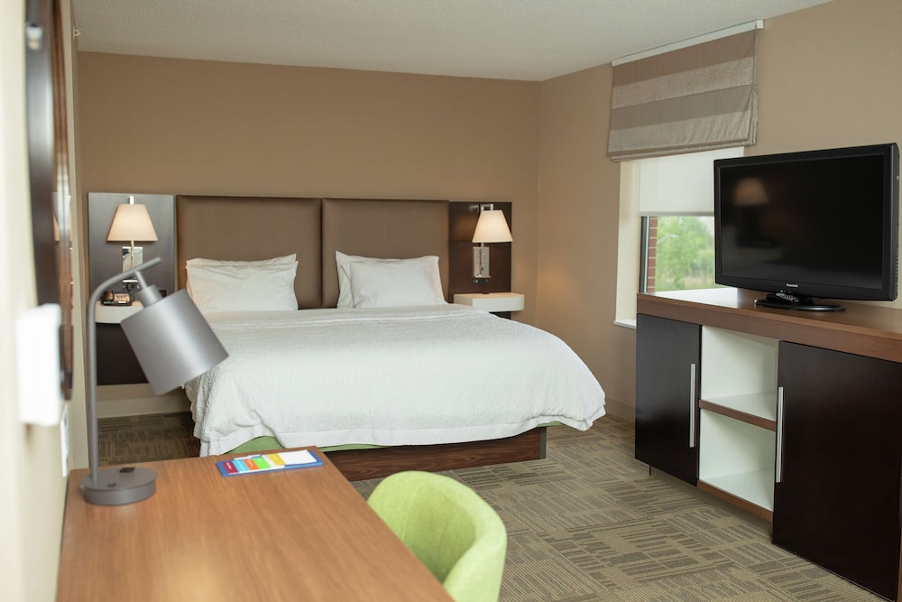 Hampton Inn Commerce Novi — Hotel rooms in Commerce Township, Michigan