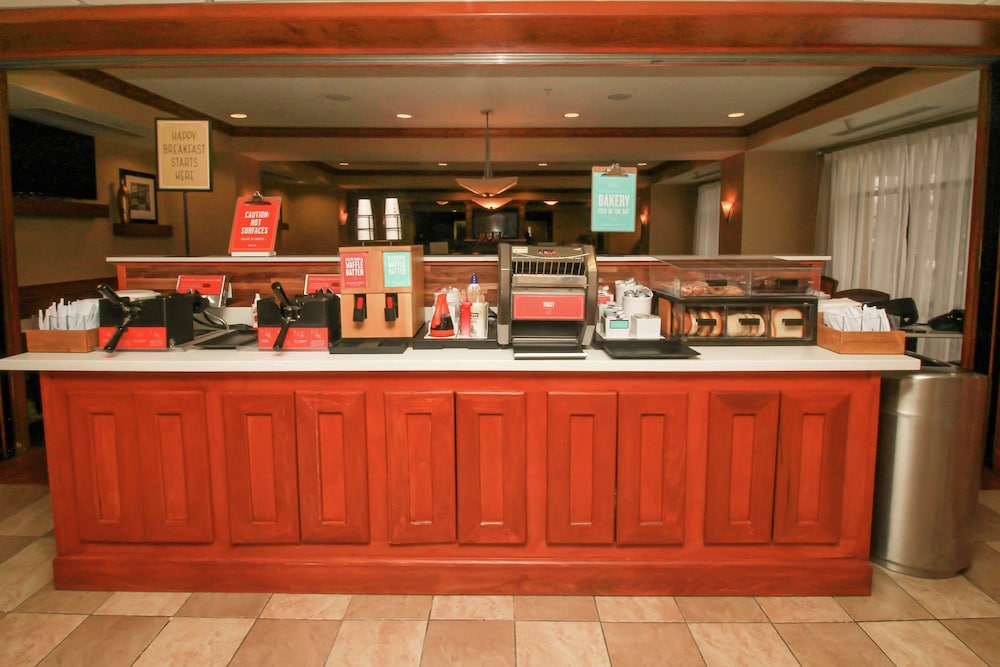 Hampton Inn Commerce Novi — Restaurant & bars in Commerce Township, Michigan