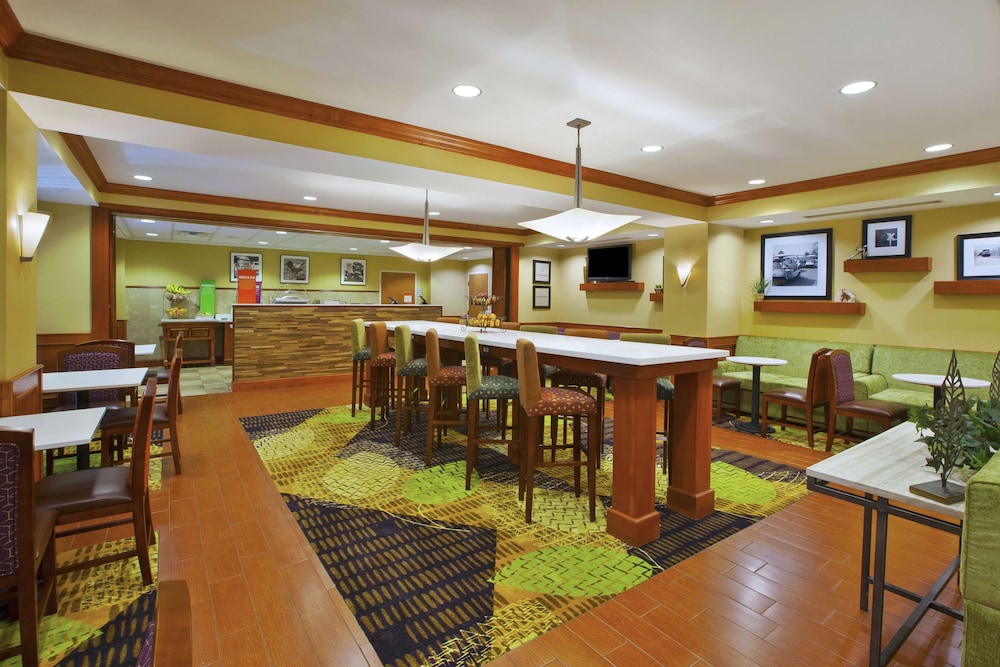 Hampton Inn Commerce Novi — Restaurant & bars in Commerce Township, Michigan