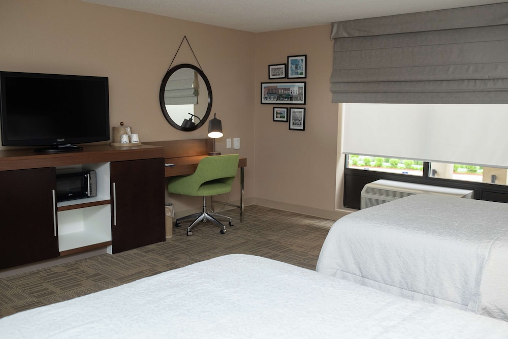 Hampton Inn Commerce Novi — Hotel rooms in Commerce Township, Michigan