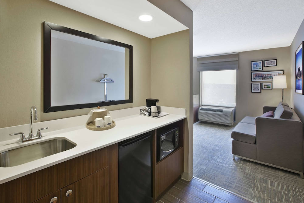Hampton Inn Commerce Novi — Hotel rooms in Commerce Township, Michigan