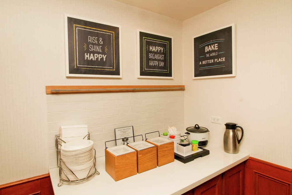 Hampton Inn Commerce Novi — Hotel rooms in Commerce Township, Michigan