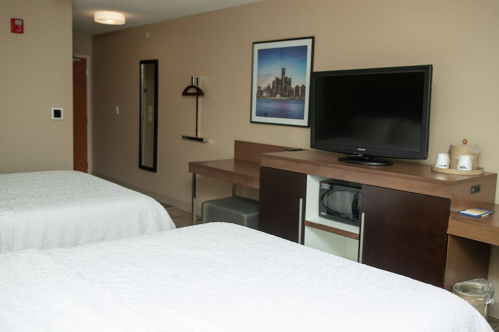 Hampton Inn Commerce Novi — Hotel rooms in Commerce Township, Michigan