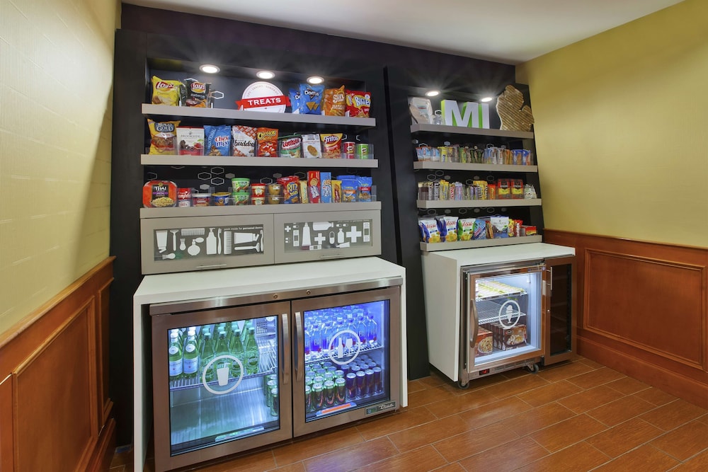 Hampton Inn Commerce Novi — Restaurant & bars in Commerce Township, Michigan