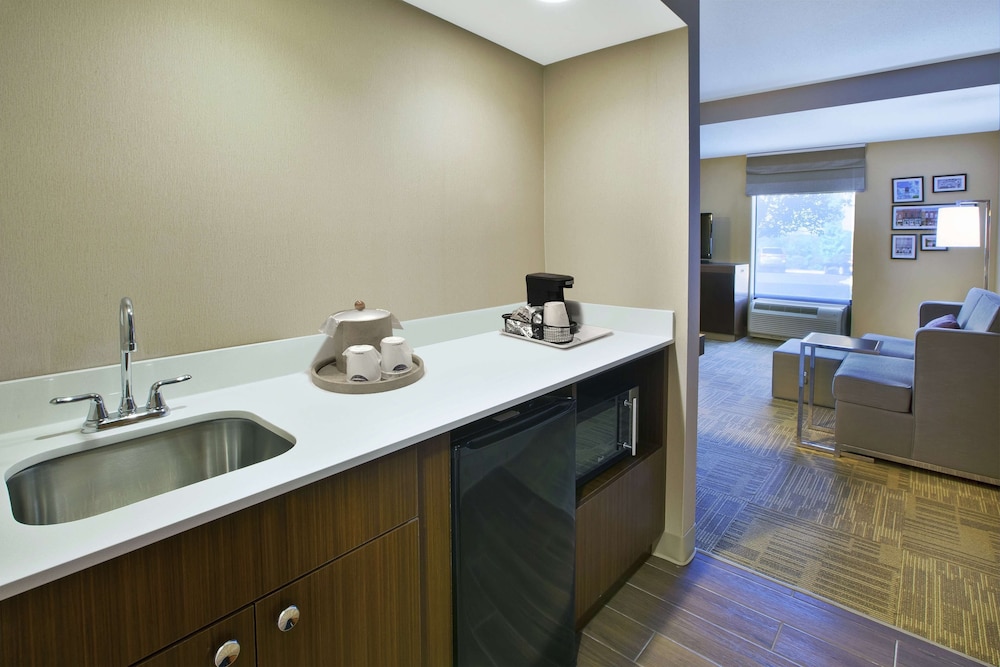 Hampton Inn Commerce Novi — Hotel rooms in Commerce Township, Michigan
