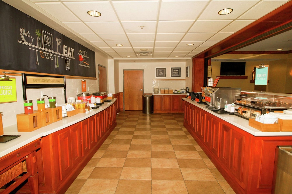 Hampton Inn Commerce Novi — Restaurant & bars in Commerce Township, Michigan