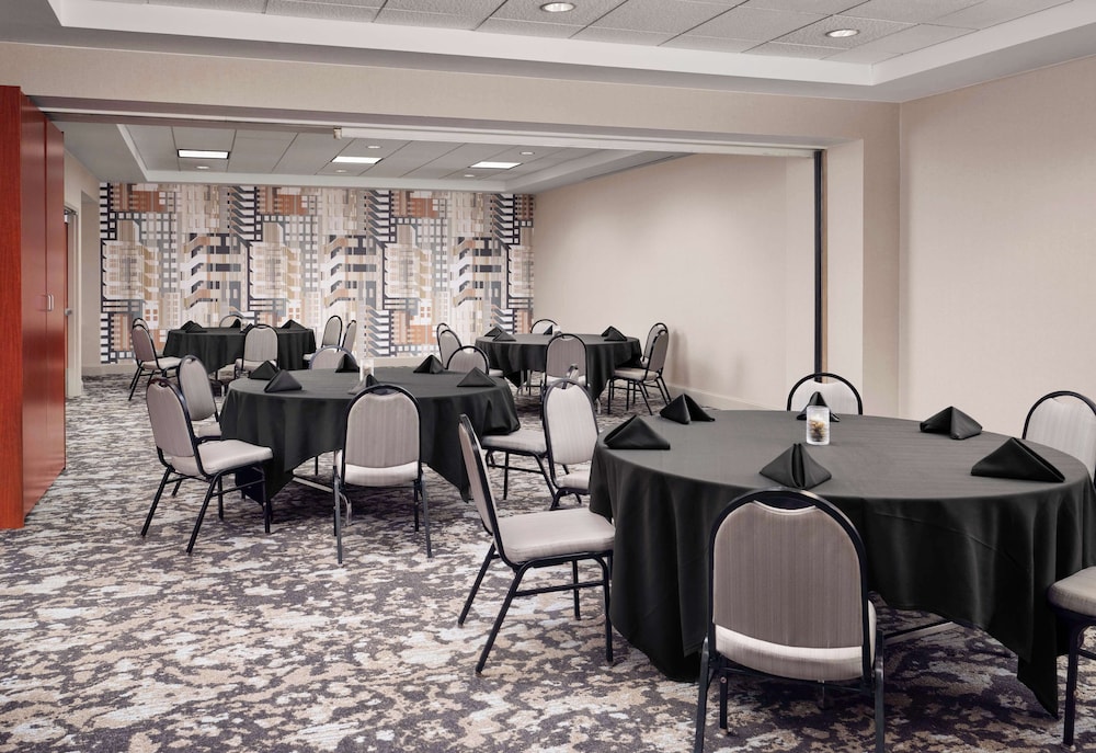 Hilton Garden Inn Detroit Downtown — Hotel building in Detroit, Michigan