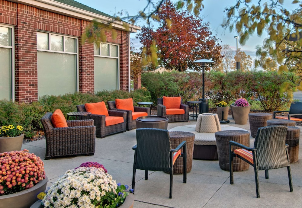 Hilton Garden Inn Detroit Metro Airport — Hotel building in Romulus, Michigan