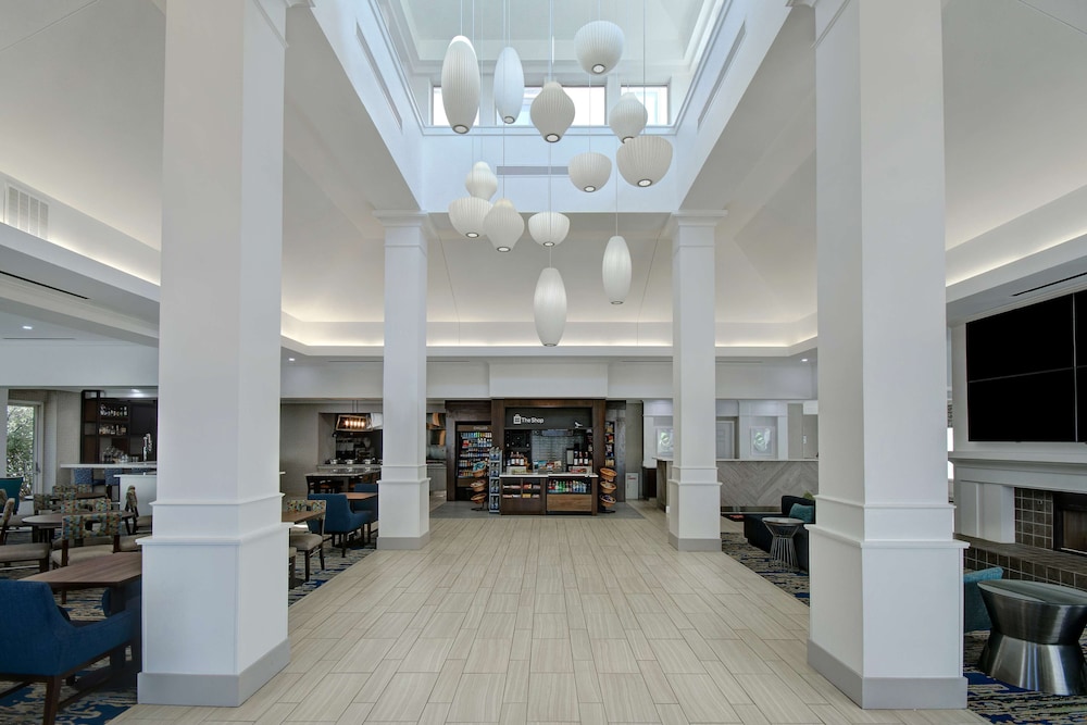 Hilton Garden Inn Detroit Metro Airport — Restaurant & bars in Romulus, Michigan