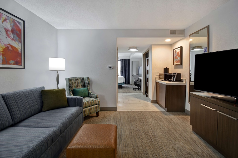 Hilton Garden Inn Detroit Metro Airport — Hotel rooms in Romulus, Michigan
