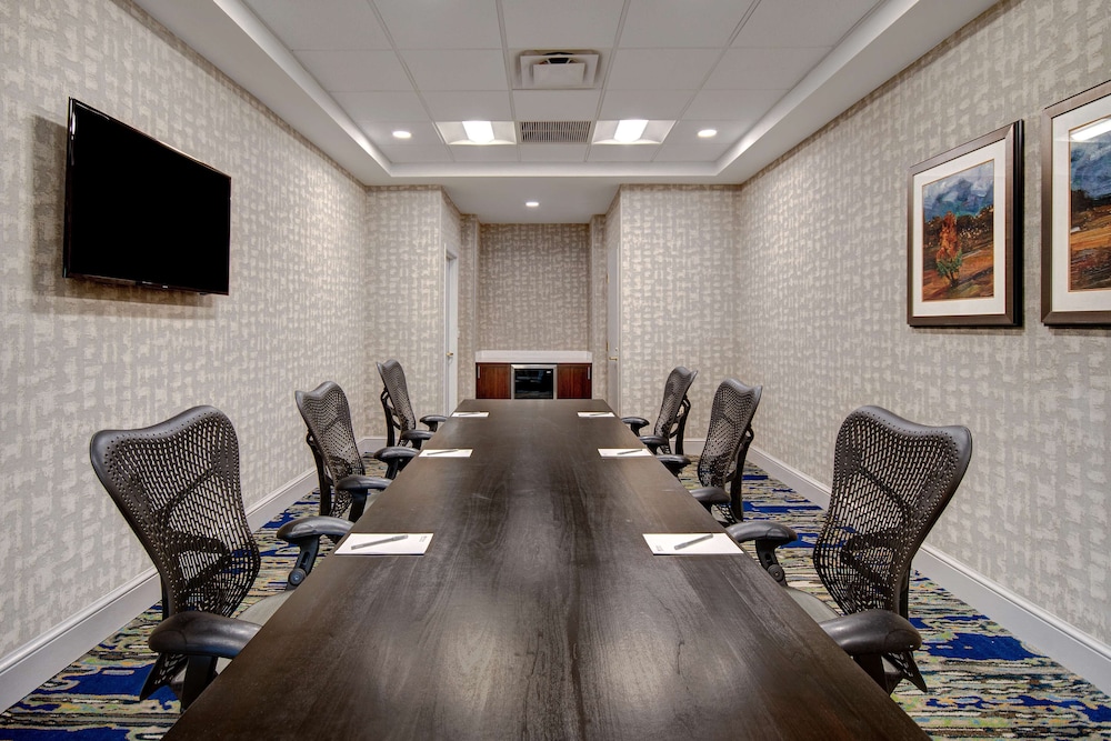 Hilton Garden Inn Detroit Metro Airport — Hotel building in Romulus, Michigan