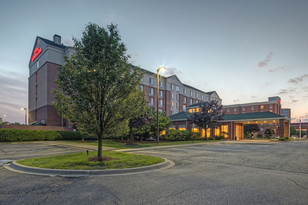 Hilton Garden Inn Detroit Metro Airport — Hotel building in Romulus, Michigan