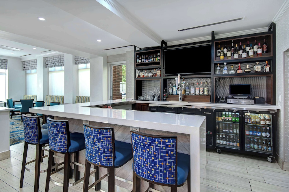 Hilton Garden Inn Detroit Metro Airport — Restaurant & bars in Romulus, Michigan