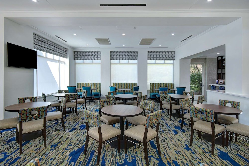Hilton Garden Inn Detroit Metro Airport — Restaurant & bars in Romulus, Michigan