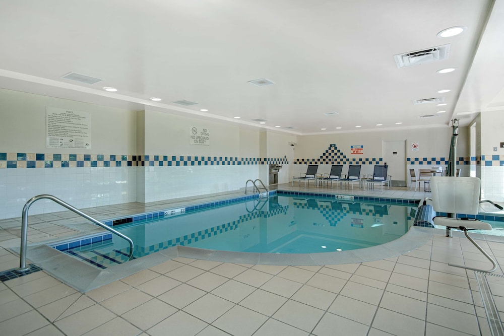 Hilton Garden Inn Detroit Metro Airport — Swimming pool in Romulus, Michigan
