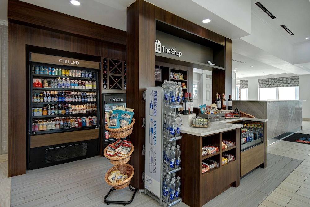 Hilton Garden Inn Detroit Metro Airport — Restaurant & bars in Romulus, Michigan