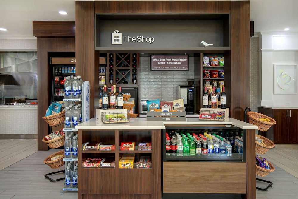 Hilton Garden Inn Detroit Metro Airport — Restaurant & bars in Romulus, Michigan