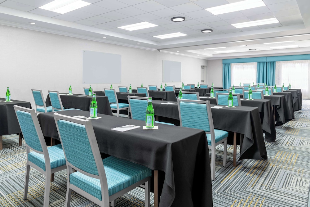 Homewood Suites by Hilton Detroit-Troy — Hotel rooms in Troy, Michigan