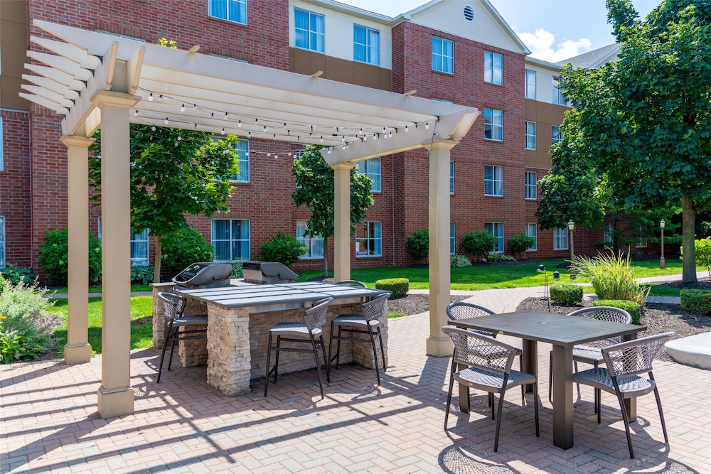 Homewood Suites by Hilton Detroit-Troy — Hotel building in Troy, Michigan