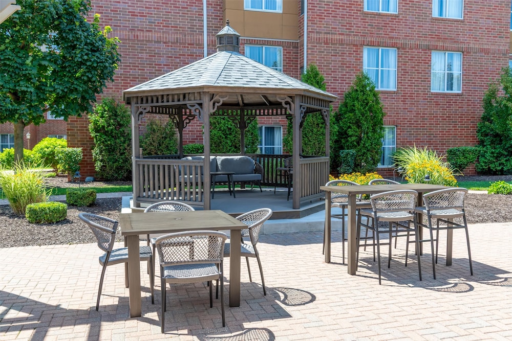 Homewood Suites by Hilton Detroit-Troy — Hotel building in Troy, Michigan