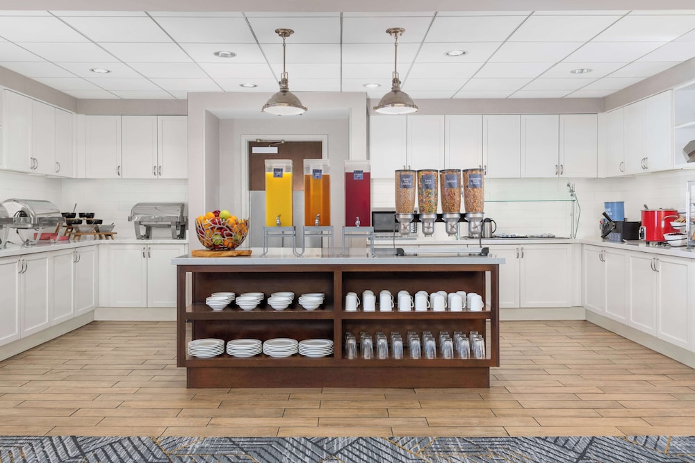 Homewood Suites by Hilton Detroit-Troy — Restaurant & bars in Troy, Michigan