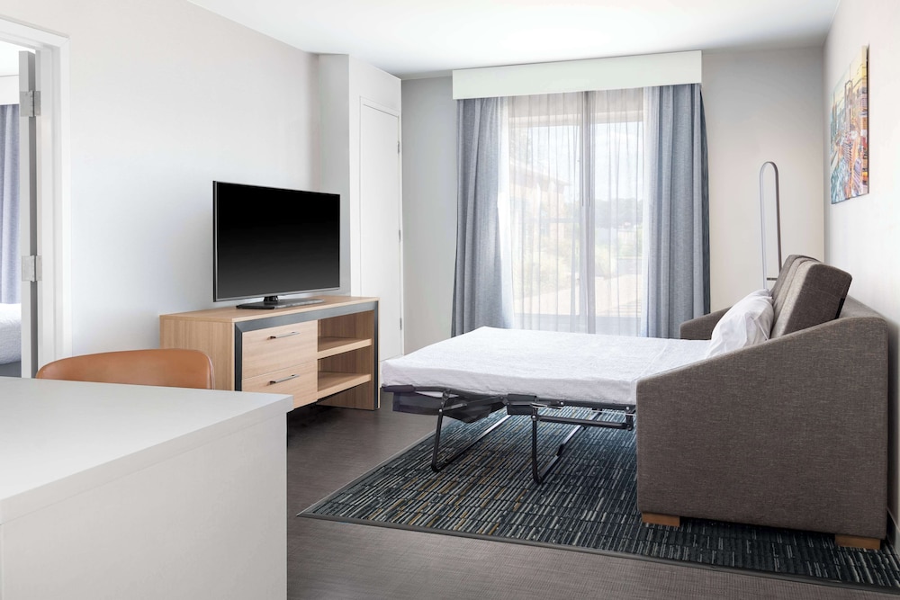 Homewood Suites by Hilton Detroit-Troy — Hotel rooms in Troy, Michigan