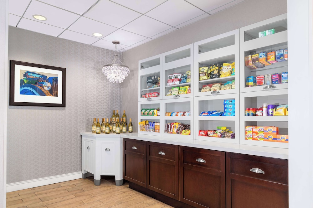 Homewood Suites by Hilton Detroit-Troy — Restaurant & bars in Troy, Michigan