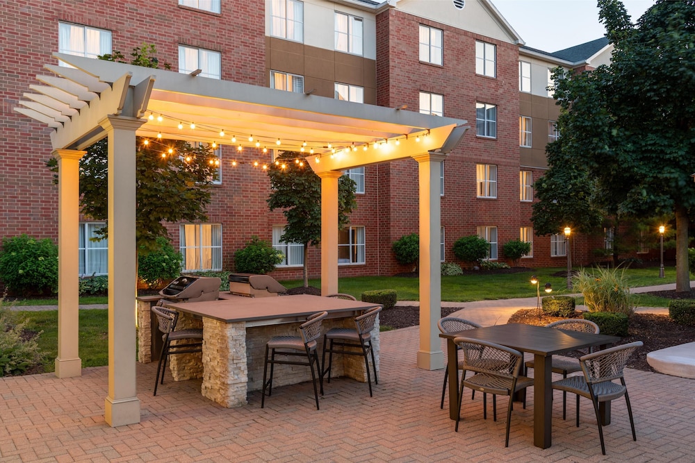 Homewood Suites by Hilton Detroit-Troy — Hotel building in Troy, Michigan