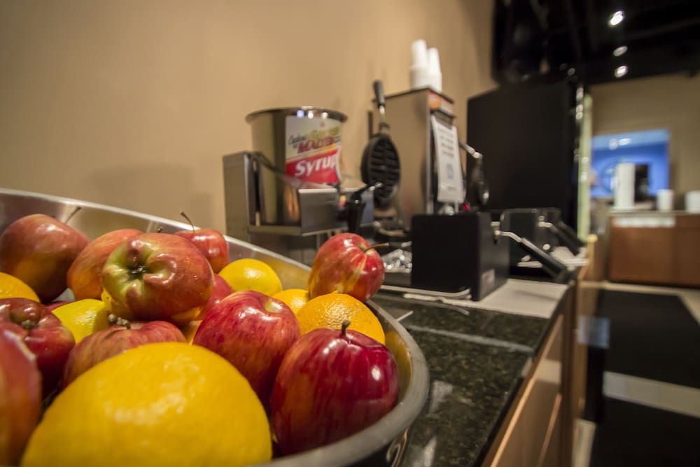 Rodeway Inn & Suites Fort Lauderdale Airport & Cruise Port — Restaurant & bars in Fort Lauderdale, Florida