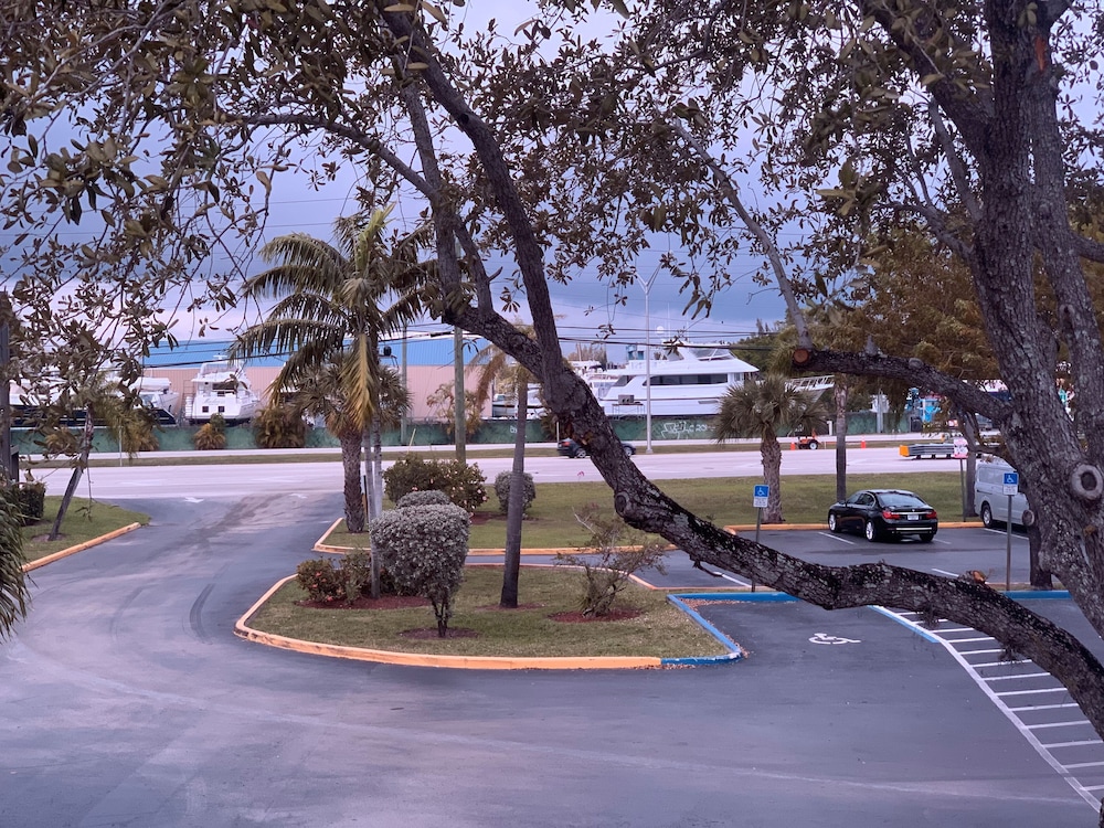 Rodeway Inn & Suites Fort Lauderdale Airport & Cruise Port — Attractions in the area in Fort Lauderdale, Florida
