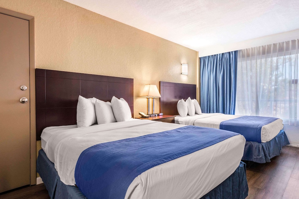 Rodeway Inn & Suites Fort Lauderdale Airport & Cruise Port — Hotel rooms in Fort Lauderdale, Florida