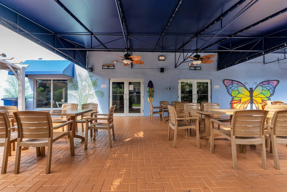 Rodeway Inn & Suites Fort Lauderdale Airport & Cruise Port — Restaurant & bars in Fort Lauderdale, Florida