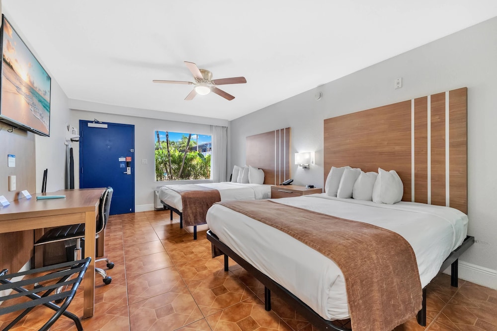 Rodeway Inn & Suites Fort Lauderdale Airport & Cruise Port — Hotel rooms in Fort Lauderdale, Florida