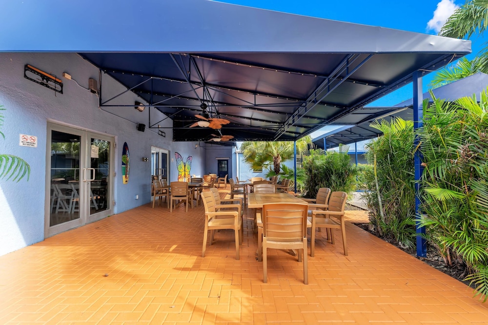 Rodeway Inn & Suites Fort Lauderdale Airport & Cruise Port — Restaurant & bars in Fort Lauderdale, Florida