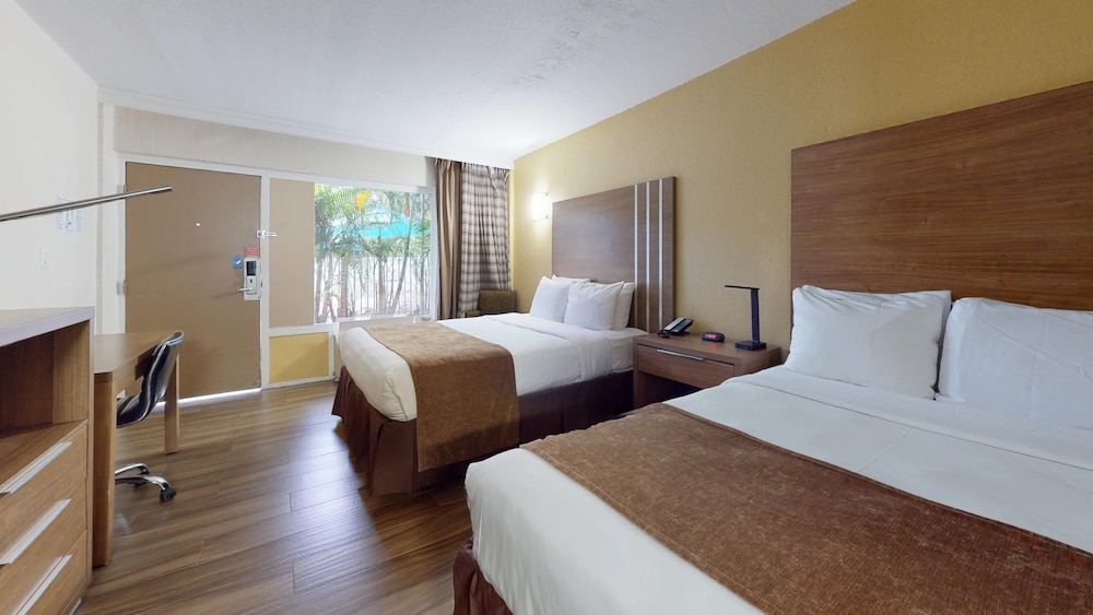 Rodeway Inn & Suites Fort Lauderdale Airport & Cruise Port — Hotel rooms in Fort Lauderdale, Florida