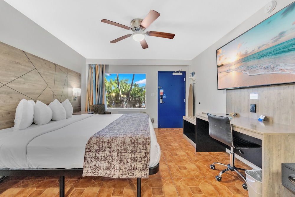 Rodeway Inn & Suites Fort Lauderdale Airport & Cruise Port — Hotel rooms in Fort Lauderdale, Florida