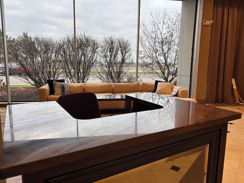 Skyline Hotel Detroit Airport, SureStay Collection by Best Western — Restaurant & bars in Romulus, Michigan