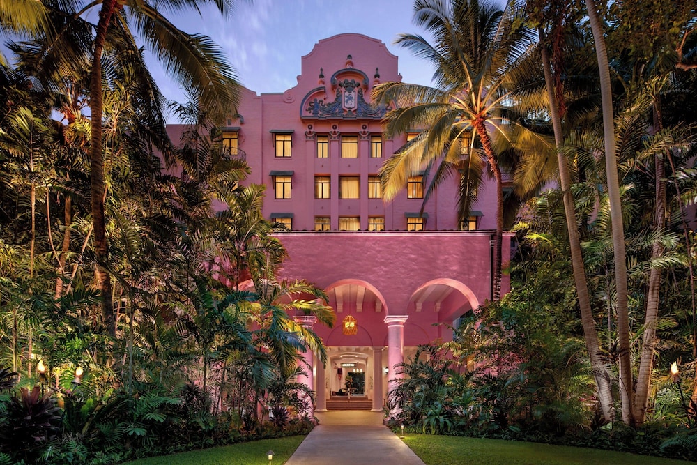 The Royal Hawaiian, a Luxury Collection Resort, Waikiki — Hotel building in Honolulu, Hawaii