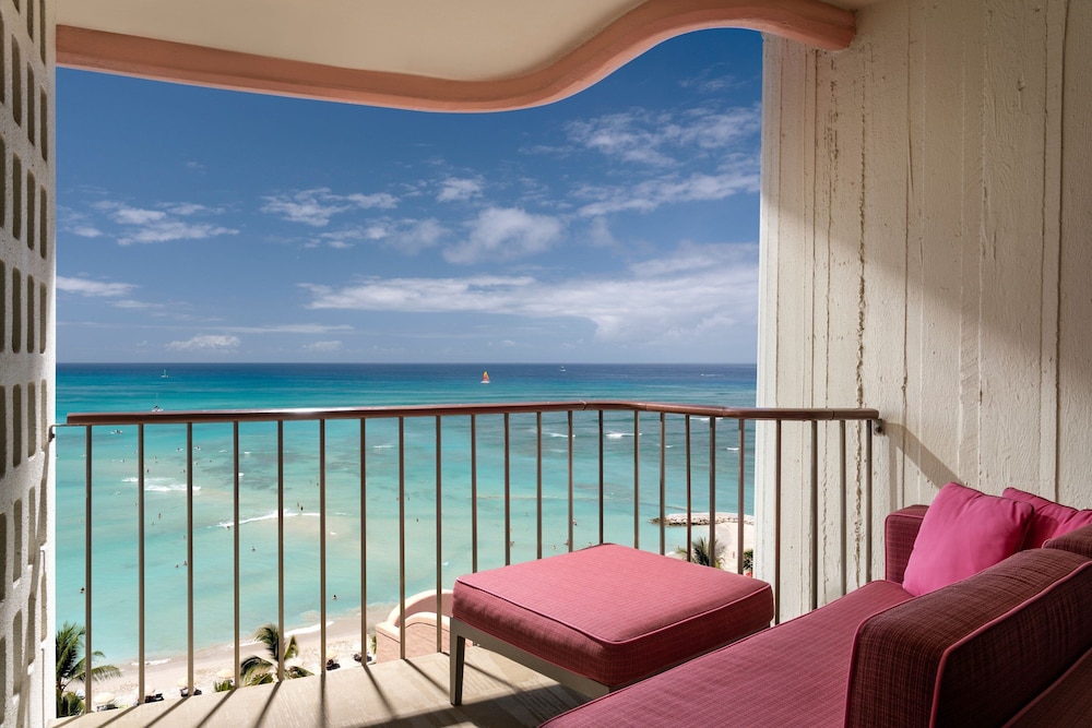 The Royal Hawaiian, a Luxury Collection Resort, Waikiki — Hotel rooms in Honolulu, Hawaii